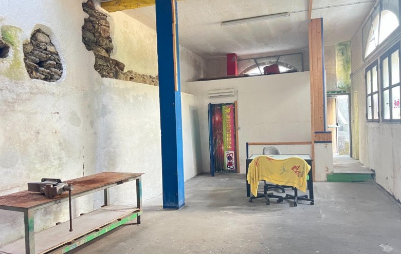 Magazzino in vendita a Massa