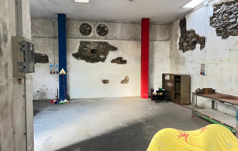 Magazzino in vendita a Massa