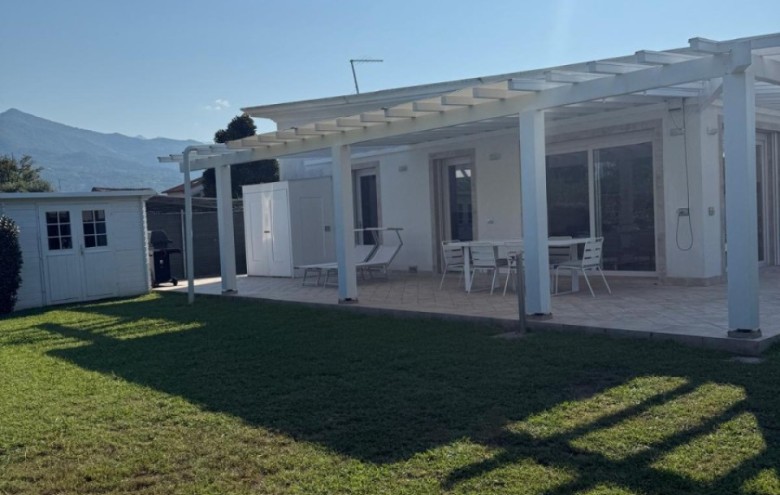 Villa singola in vendita a Massa