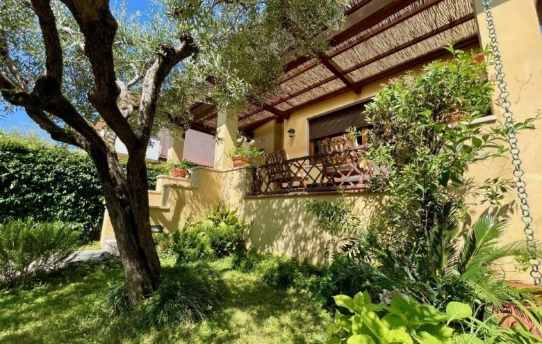 Villa singola in vendita a Pietrasanta