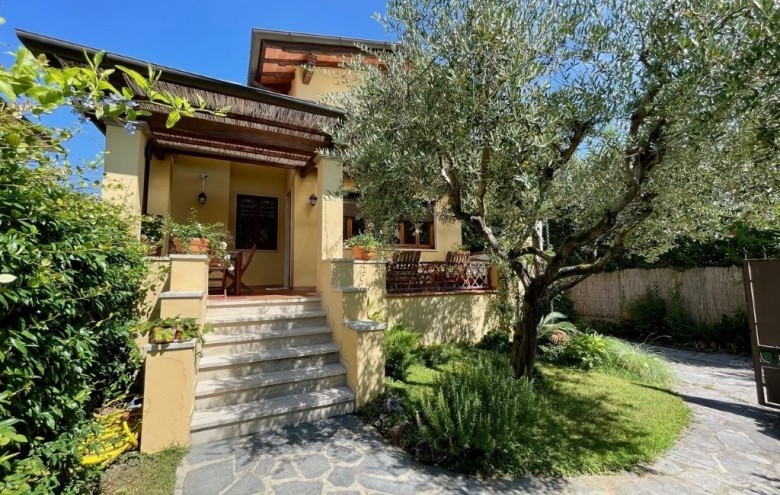 Villa singola in vendita a Pietrasanta