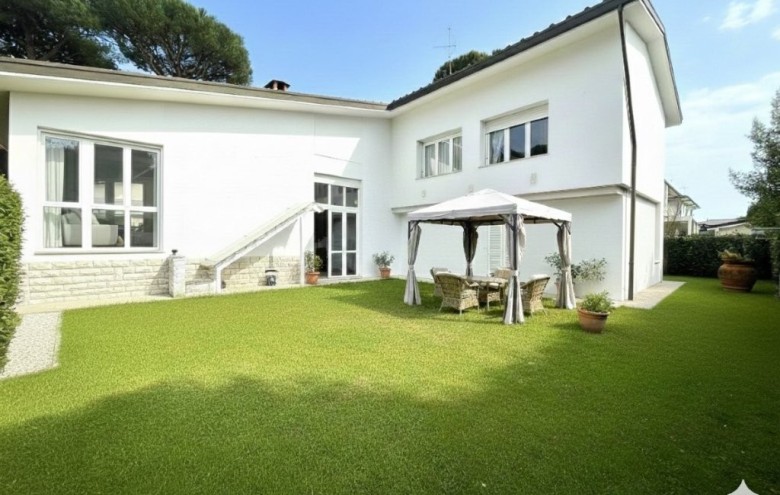 Villa singola in vendita a Pietrasanta