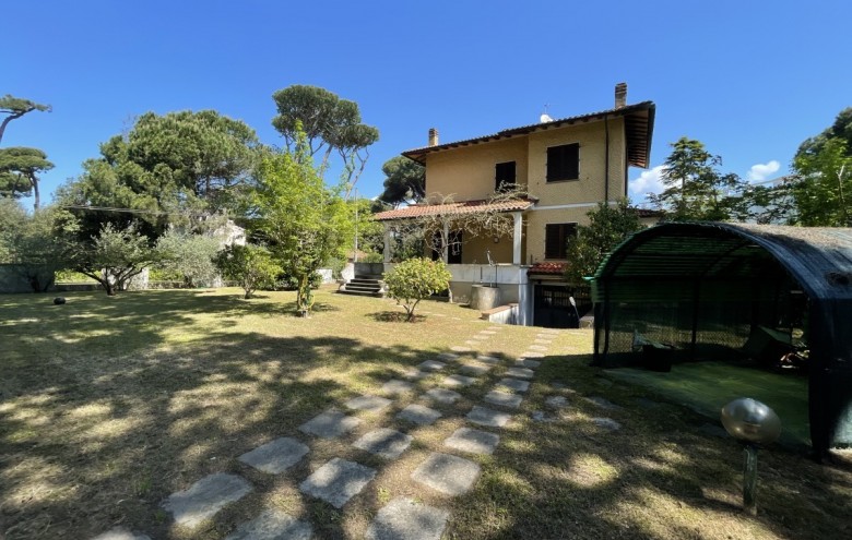 Bifamiliare in vendita a Pietrasanta