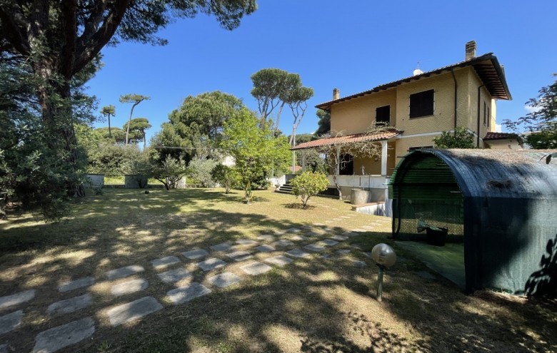 Bifamiliare in vendita a Pietrasanta