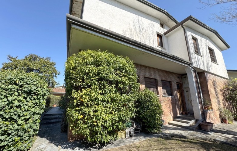 Villa singola in vendita a Viareggio