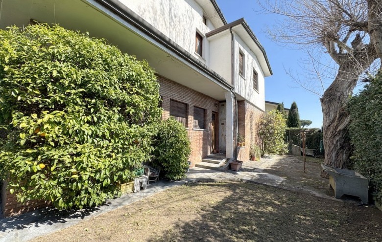 Villa singola in vendita a Viareggio
