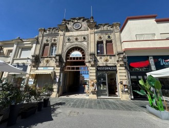 Stabile - Palazzo in vendita a Viareggio
