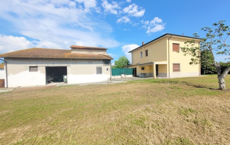 Bifamiliare in vendita a Viareggio