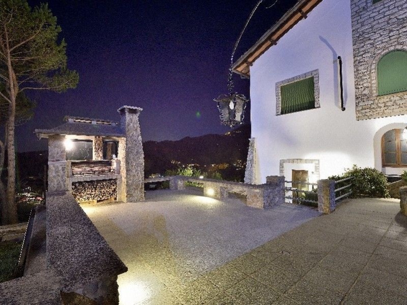 Villa singola in vendita a Camaiore