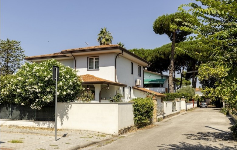 Villa singola in vendita a Camaiore