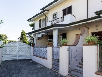 Villa singola in vendita a Lido di Camaiore