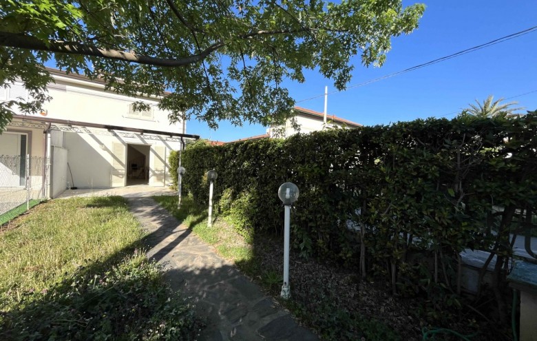 Bifamiliare in vendita a Pietrasanta