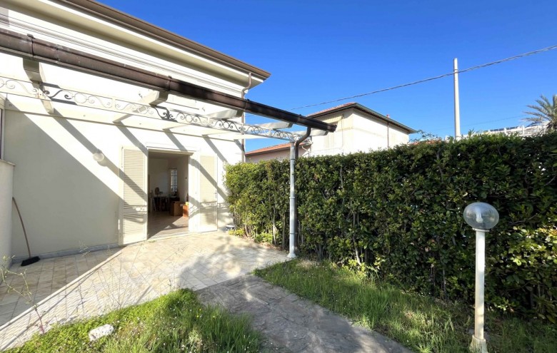 Bifamiliare in vendita a Pietrasanta