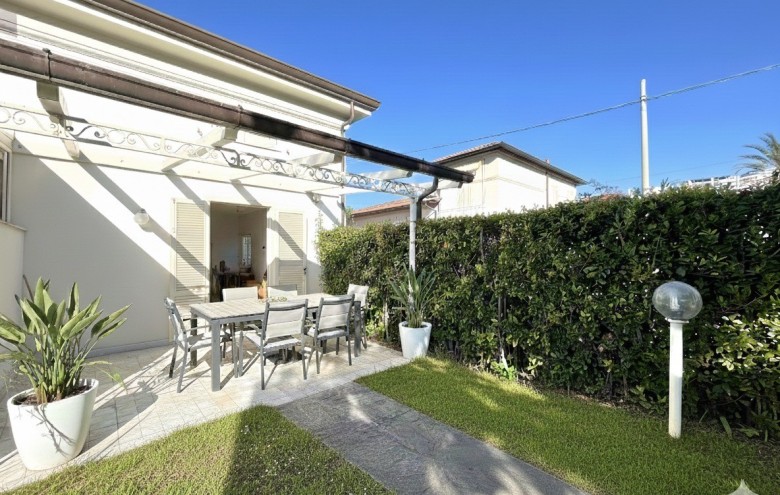 Bifamiliare in vendita a Pietrasanta