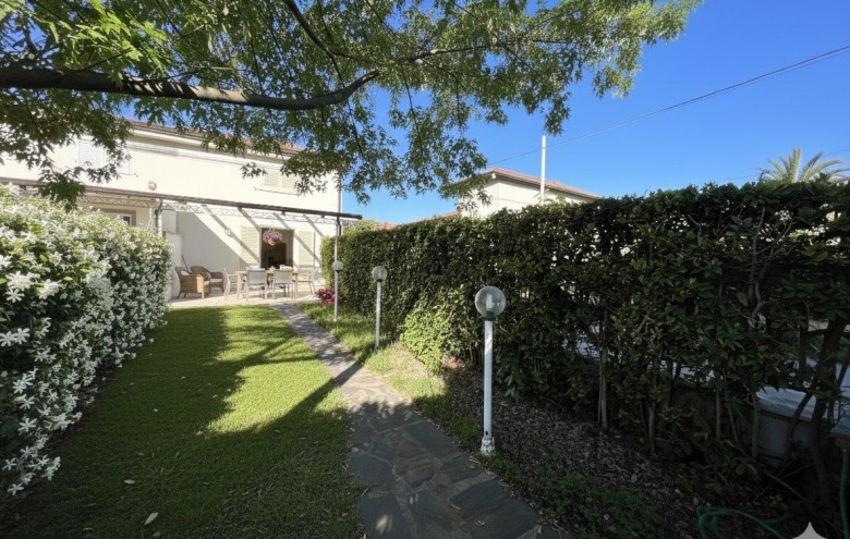 Bifamiliare in vendita a Pietrasanta