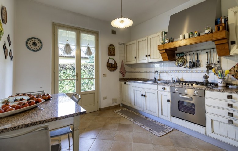 Villa singola in affitto a Pietrasanta