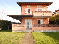 villetta-a-schiera-in-vendita-a-pietrasanta-centro-storico-pressi