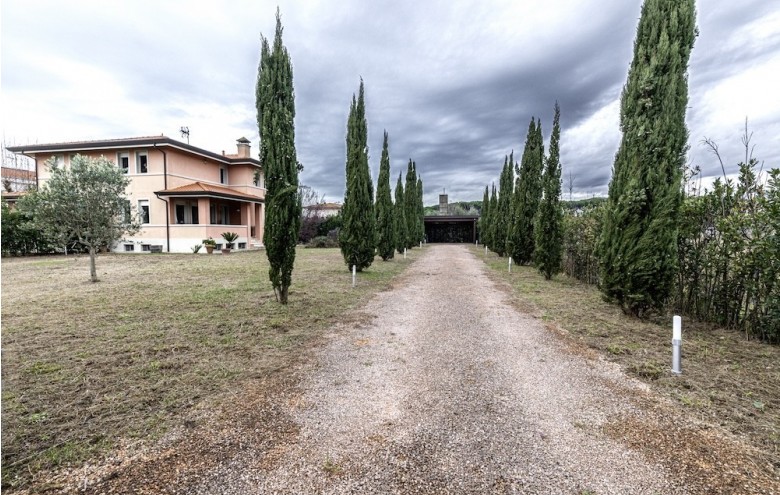 Bifamiliare in vendita a Camaiore