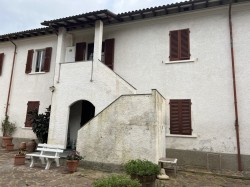 casale-composto-da-due-unita-abitative