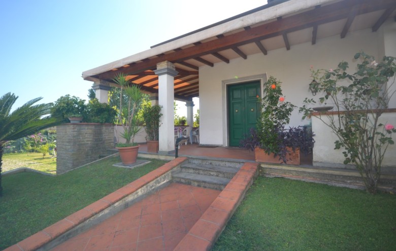 Bifamiliare in affitto a Pietrasanta