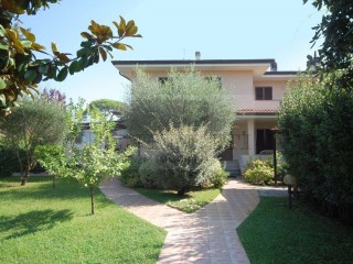 Villetta a schiera in vendita a Marina di Pietrasanta