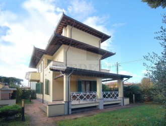 Villetta a schiera in vendita a Marina di Pietrasanta