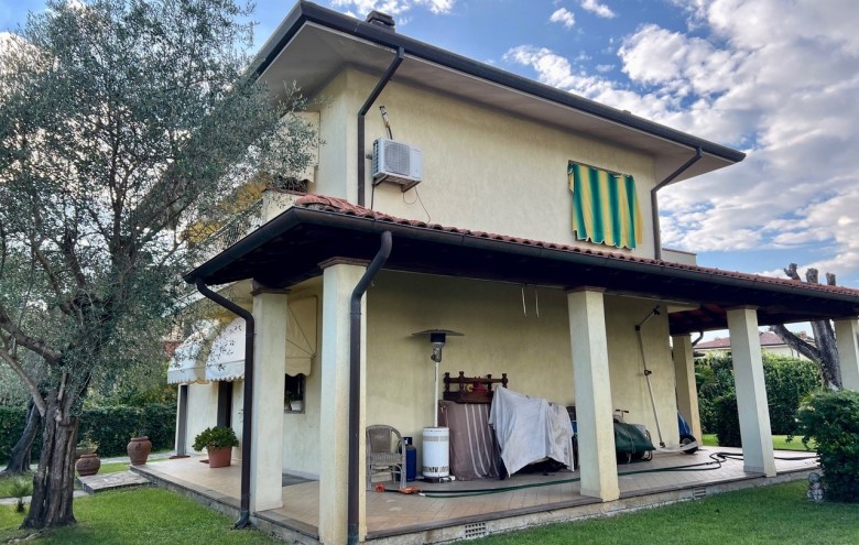 Villa singola in vendita a Pietrasanta