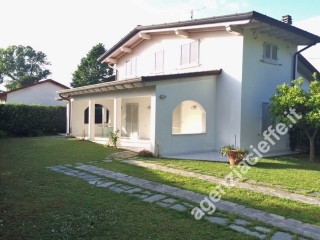 Bifamiliare in vendita a Marina di Massa