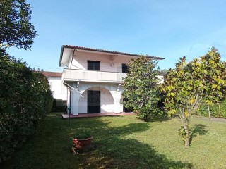 Villetta a schiera in vendita a Marina di Pietrasanta
