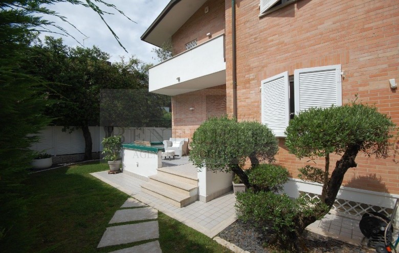 Villetta a schiera in vendita a Pietrasanta