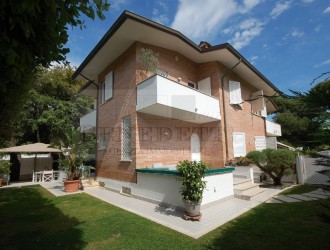 Villetta a schiera in vendita a Marina di Pietrasanta