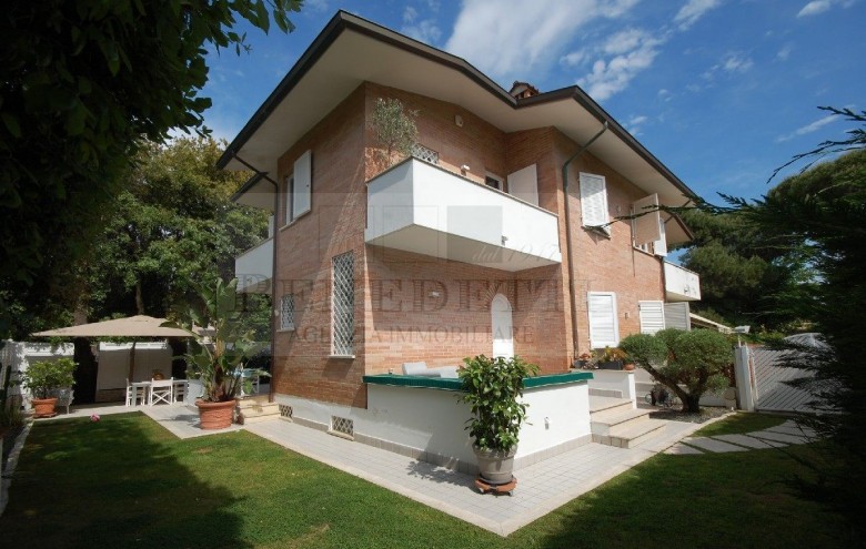 Villetta a schiera in vendita a Pietrasanta