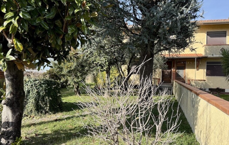 Bifamiliare in vendita a Camaiore