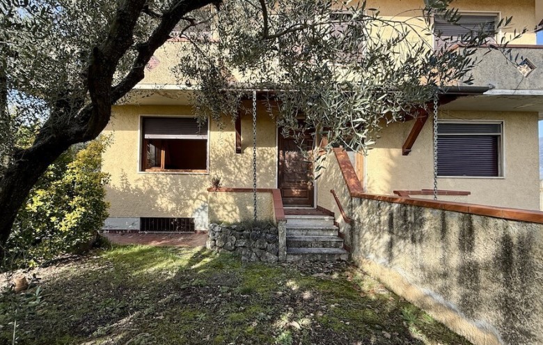 Bifamiliare in vendita a Camaiore