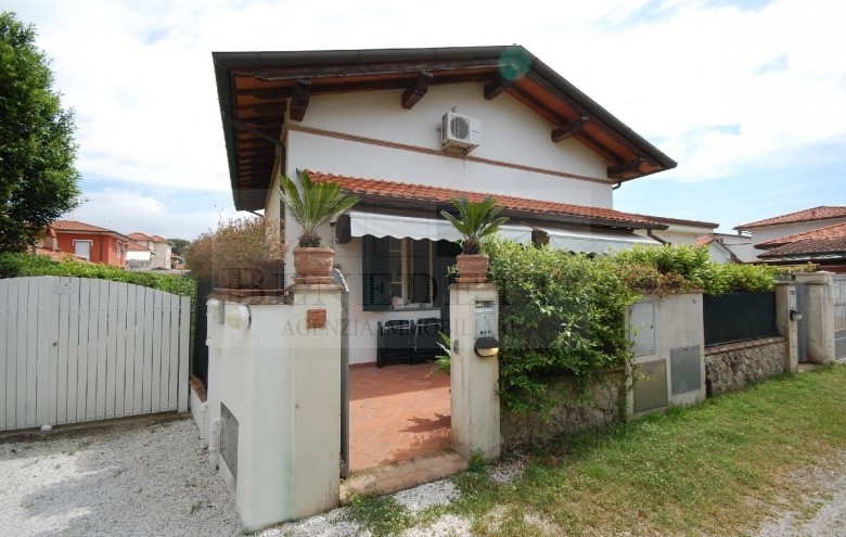 Villetta a schiera in vendita a Pietrasanta