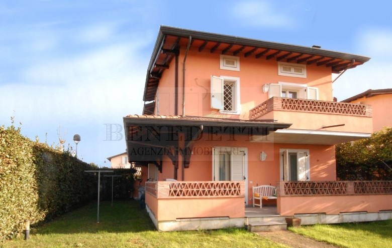 Villetta a schiera in vendita a Pietrasanta