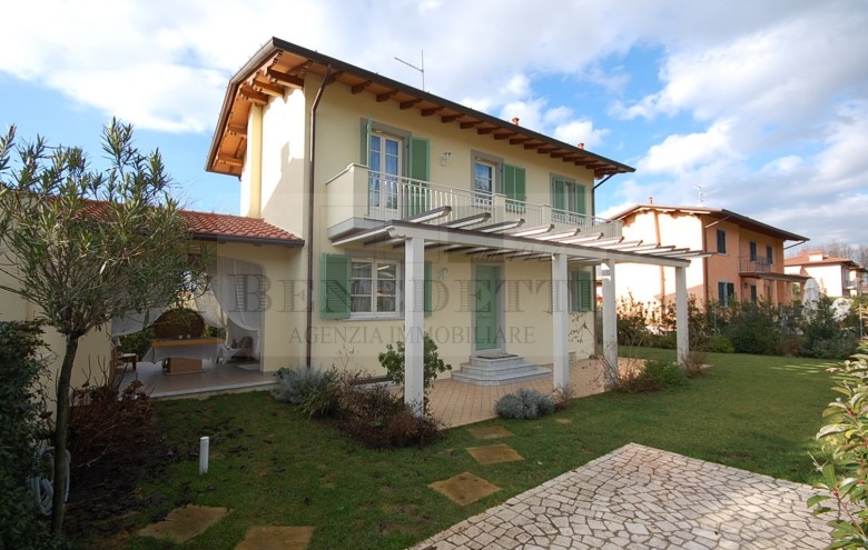 Villetta a schiera in vendita a Pietrasanta