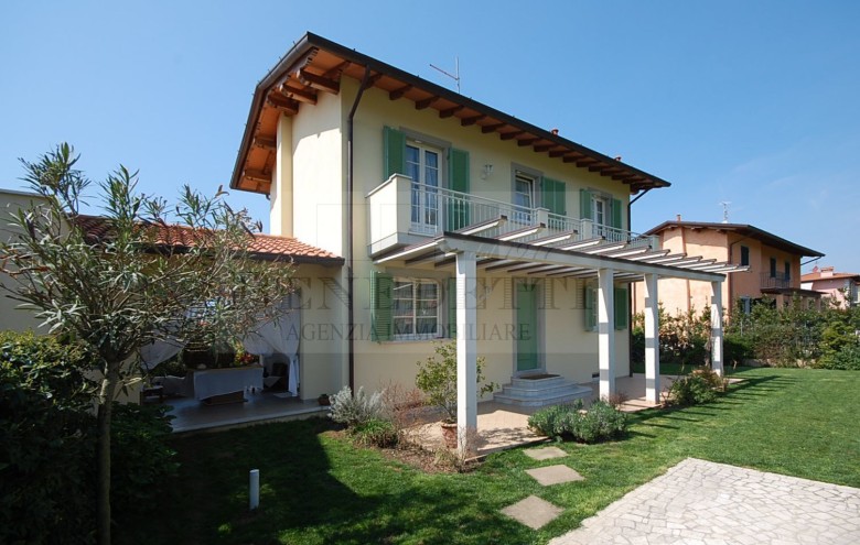 Villetta a schiera in vendita a Pietrasanta