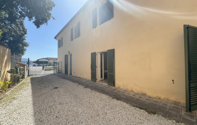 Appartamento in vendita a Viareggio