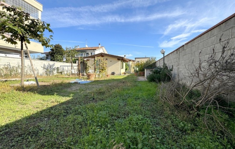 Villa singola in vendita a Viareggio