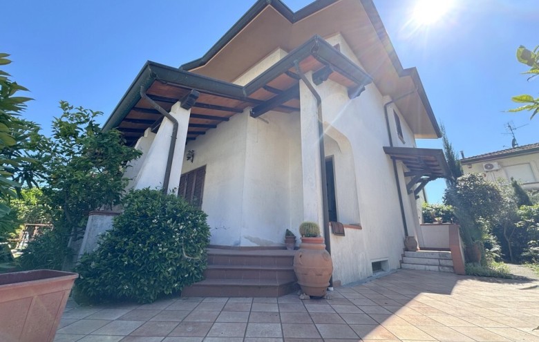 Villa singola in vendita a Viareggio