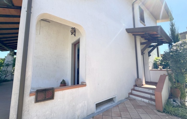 Villa singola in vendita a Viareggio