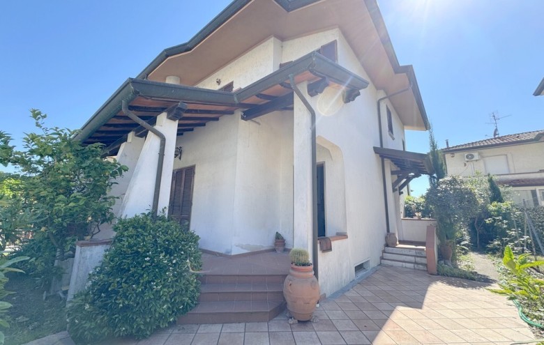 Villa singola in vendita a Viareggio