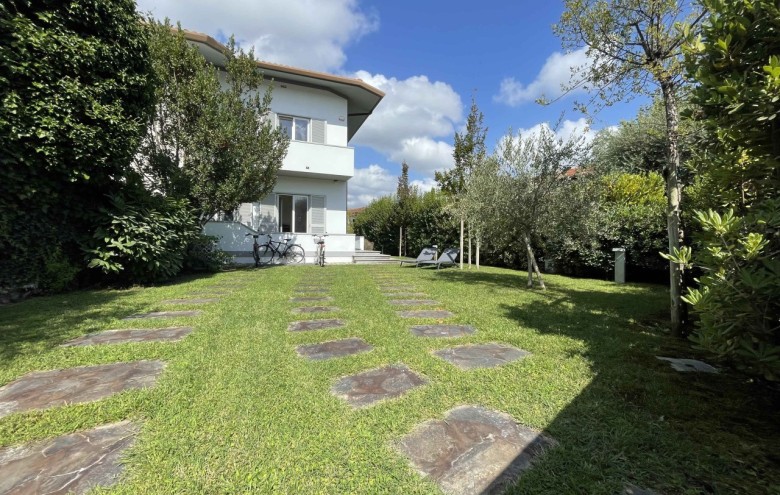 Bifamiliare in vendita a Pietrasanta