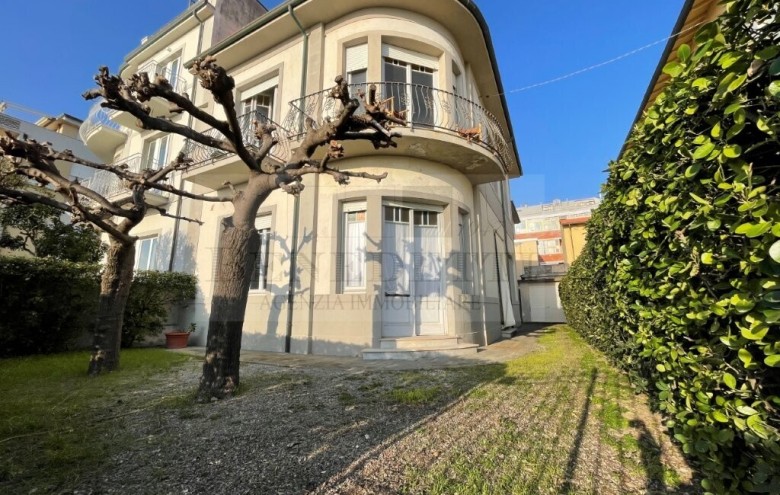Villetta a schiera in vendita a Camaiore
