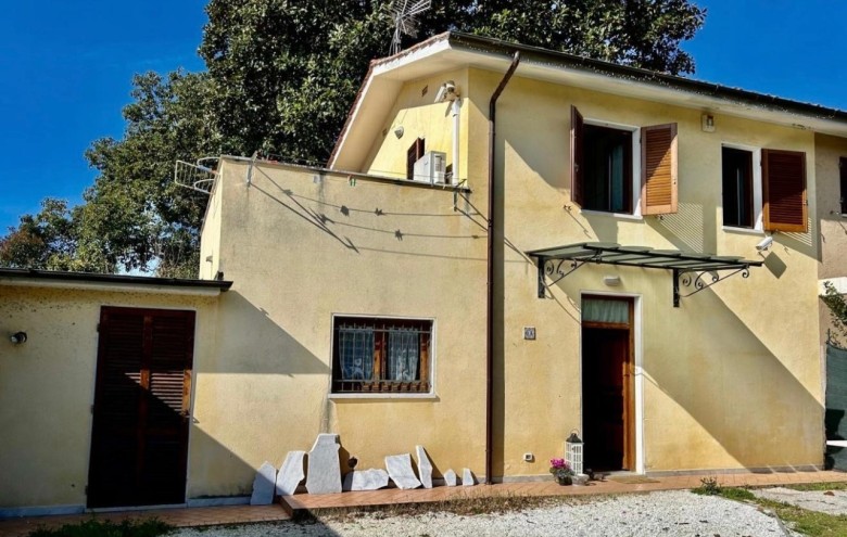Bifamiliare in vendita a Pietrasanta