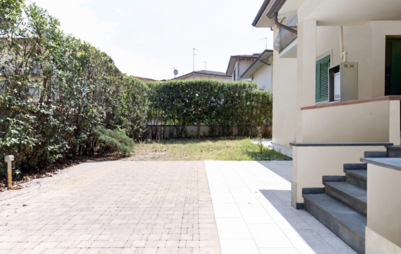 Bifamiliare in vendita a Camaiore