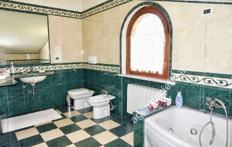 Appartamento in vendita a Massa