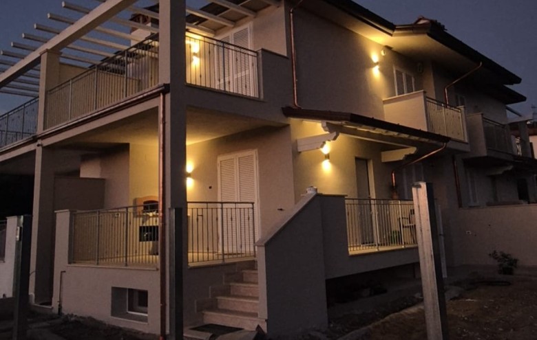 Bifamiliare in vendita a Camaiore