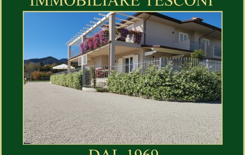 Bifamiliare in vendita a Camaiore